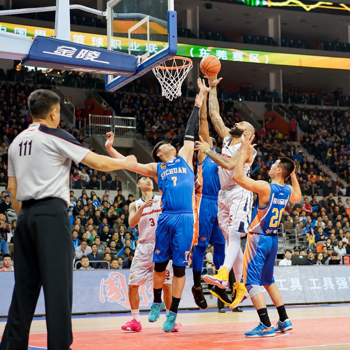 场胜利一个 场胜利一个